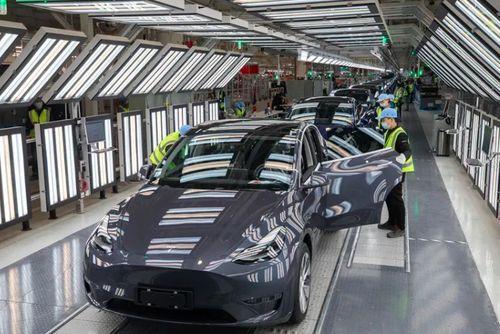 特斯拉工厂爆料新款视频,揭秘新款车型生产过程震撼来袭